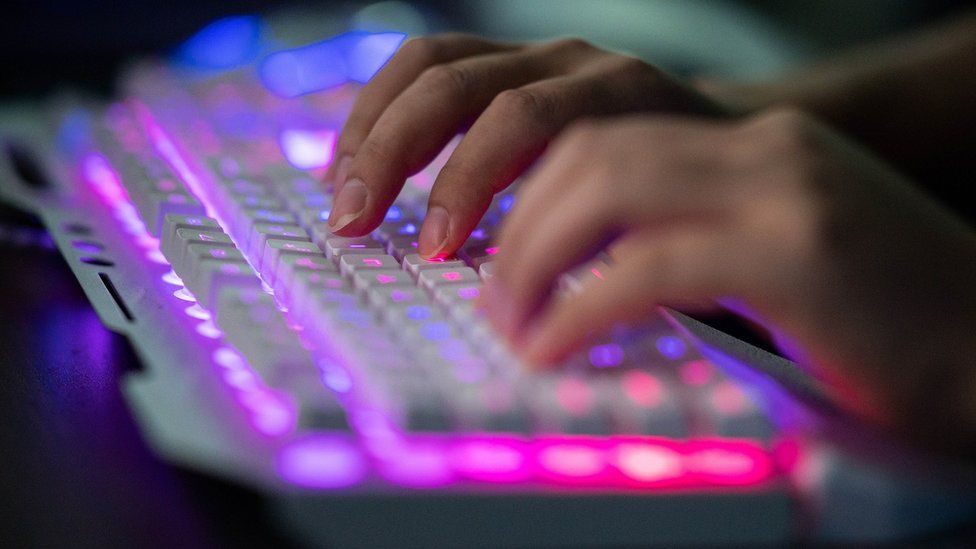 Serangan Siber Hantam Ratusan Unit Bisnis di AS